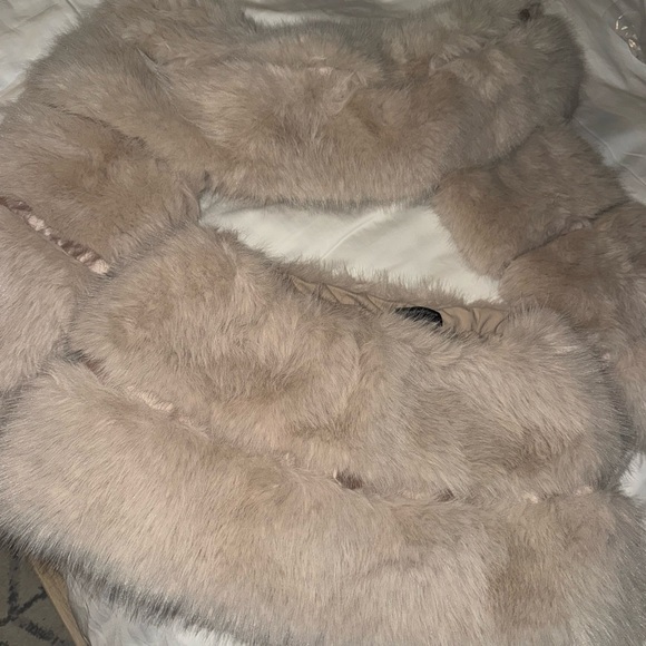 Chic Off-Shoulder Faux Fur Set - Picture 2 of 4